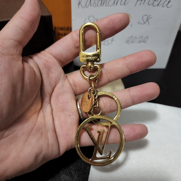 Louis Vuitton Circle Key Holder and Bag Charm - Picture 3 of 7